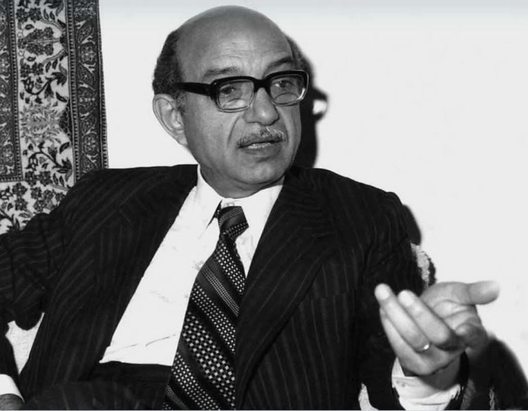 محمود رياض.. وزير خارجية المعارك الكبرى