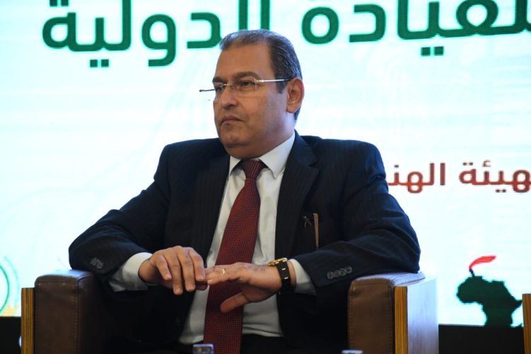 Les dirigeants du Centre d’information et d’aide à la prise de décision échangent avec les participants de la Bourse Nasser pour le leadership international lors de la huitième journée