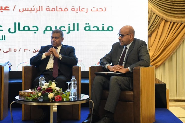 Les dirigeants du Centre d’information et d’aide à la prise de décision échangent avec les participants de la Bourse Nasser pour le leadership international lors de la huitième journée