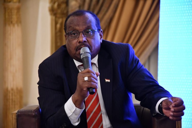 Les dirigeants du Centre d’information et d’aide à la prise de décision échangent avec les participants de la Bourse Nasser pour le leadership international lors de la huitième journée