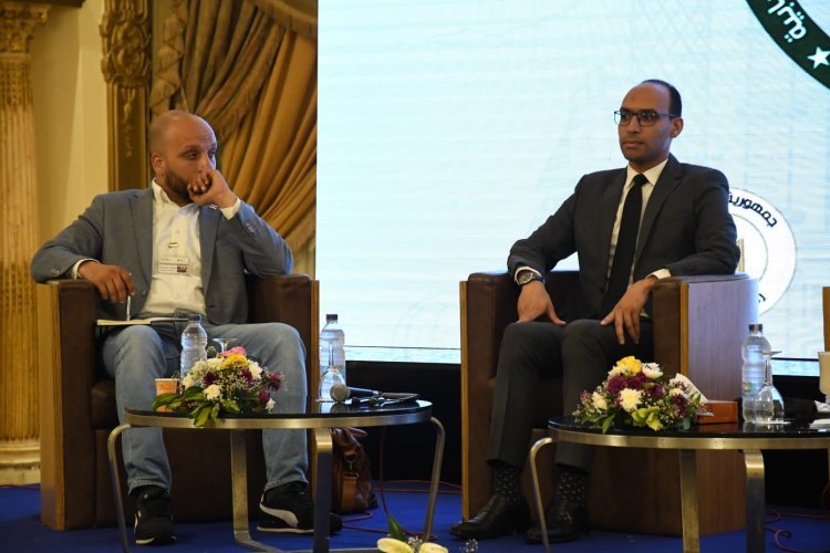 Dialogue ouvert entre les acteurs du développement et de la planification, la Croix-Rouge et les participants à la Bourse Nasser pour le leadership international