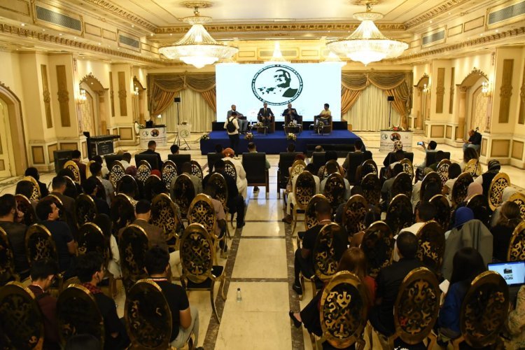 Dialogue ouvert entre les acteurs du développement et de la planification, la Croix-Rouge et les participants à la Bourse Nasser pour le leadership international