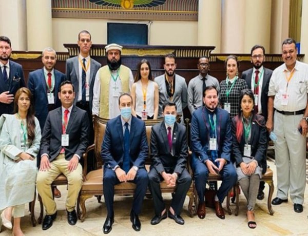 Le Parlement égyptien accueille les jeunes membres de la bourse « Nasser pour le leadership international »