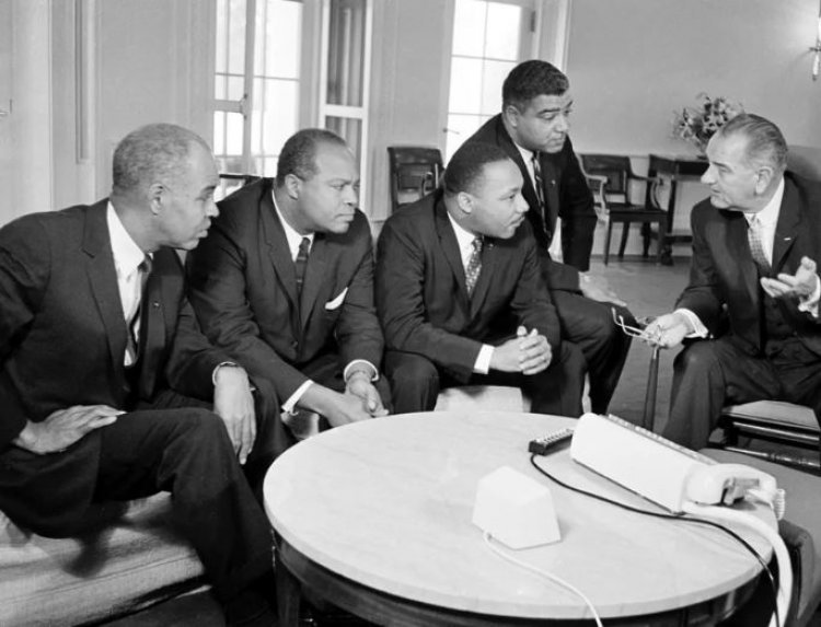 Masuala ya Muungano na Matumizi ya Vurugu: Usomaji katika Fikra za Malcolm X na Martin Luther King Jr.